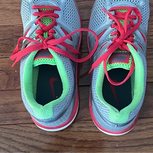 Nike 7.5 Dual Fusion Lite Sneakers - Picture 3 of 4